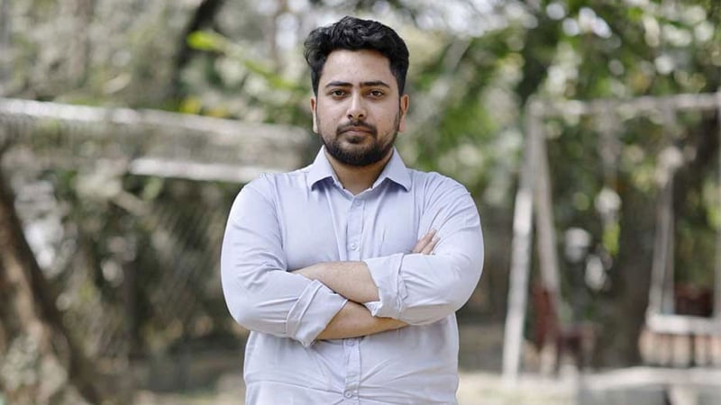 ব্লকেড সরিয়ে নিন, রাজপথের একপাশে অবস্থান করুন : নাহিদ